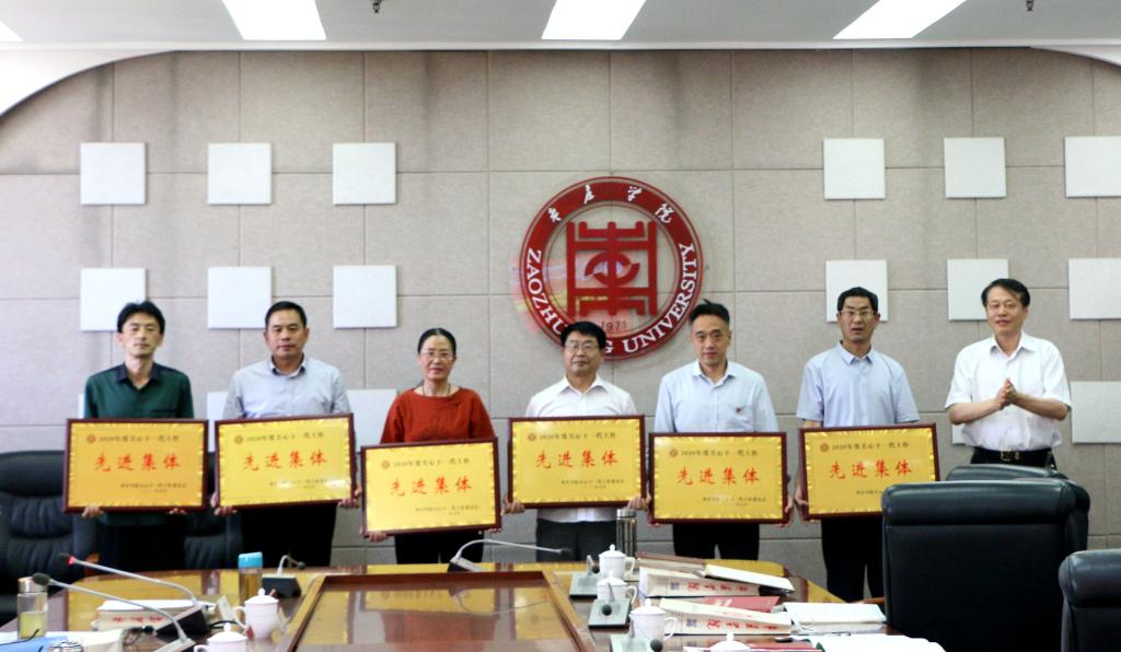 传达学习了中央,省委领导对关工委工作的重要批示;关工委副主任邓兴珍