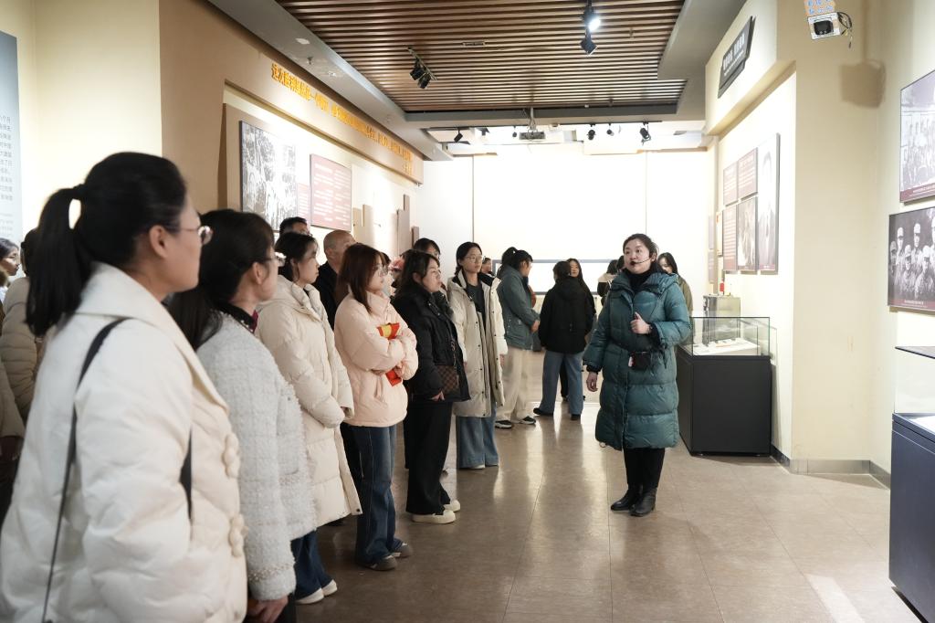 20251217枣庄学院第40期青马学院台儿庄古城红色党性教育工作 (8).JPG