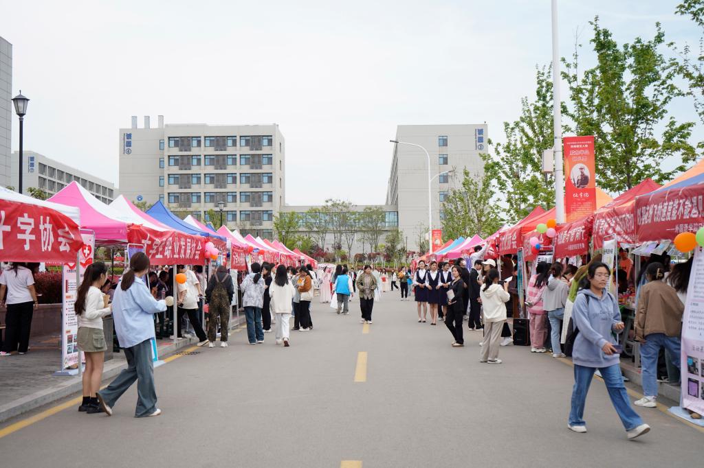 20240417枣庄学院第十六届科技文化艺术节开幕式5.JPG