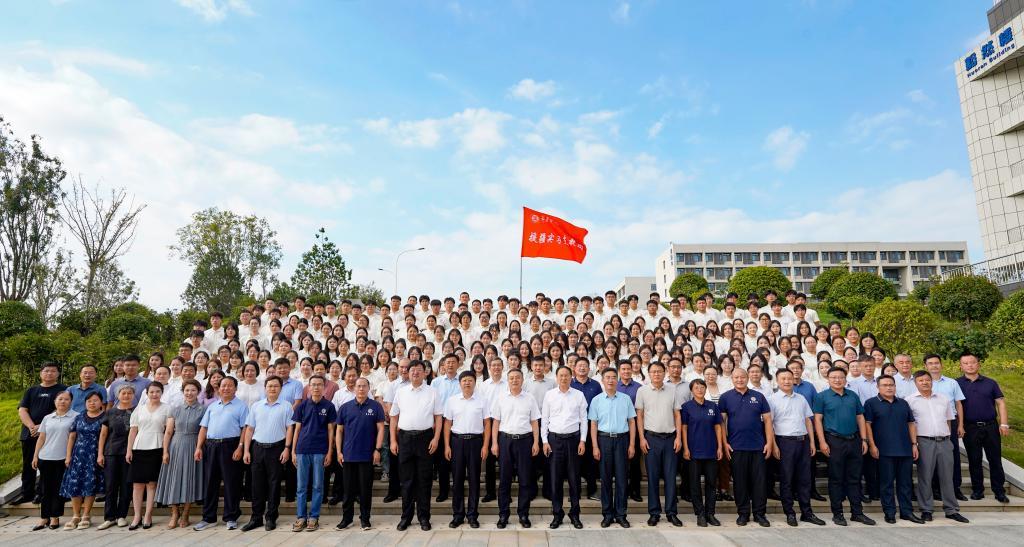 20240906援疆出征-合影.jpg